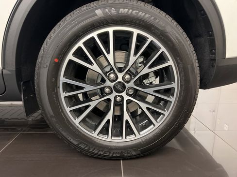 New 2025 Ford Escape SE image 7