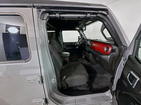 Used 2023 Jeep Wrangler Unlimited Rubicon w/ Cold Weather Group AWD/4WD image 28