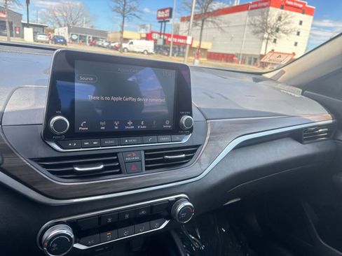 Used 2025 Nissan Altima 2.5 SV FWD image 33