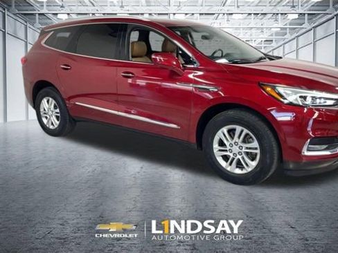 Used 2018 Buick Enclave Essence image 3