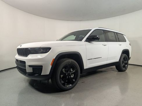 New 2025 Jeep Grand Cherokee L Altitude RWD image 3