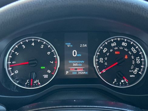 Used 2021 Toyota RAV4 XLE w/ Convenience Package FWD image 23