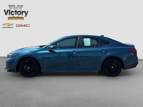 Used 2025 Toyota Camry SE w/ Convenience Package image 3