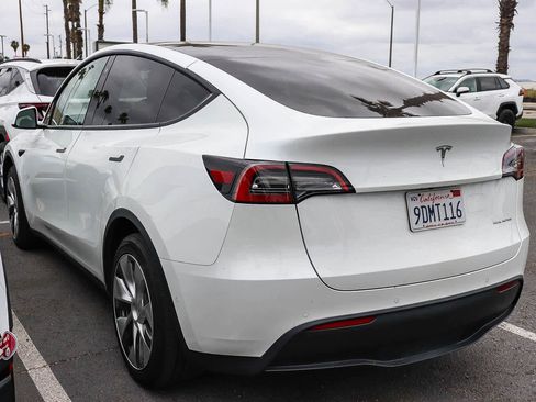 Used 2022 Tesla Model Y Long Range AWD/4WD image 5