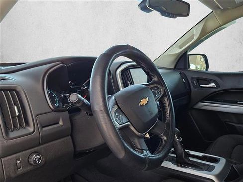 Used 2022 Chevrolet Colorado LT w/ LT Convenience Package image 9