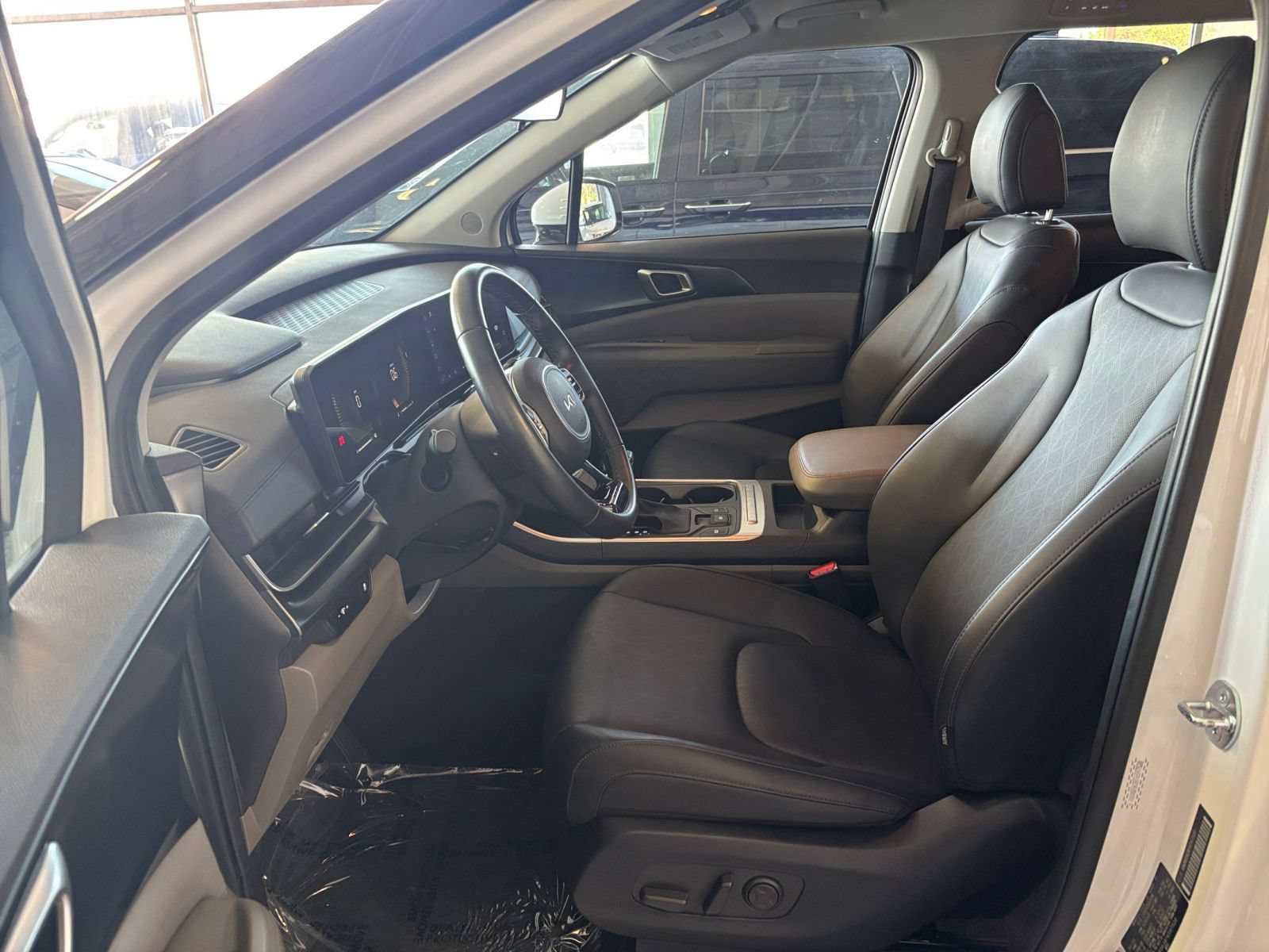 Used 2026 Kia Carnival FWD image 28