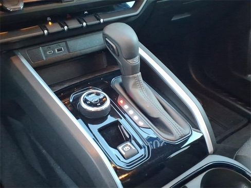 Used 2023 Chevrolet Colorado Trail Boss w/ Technology Package image 13