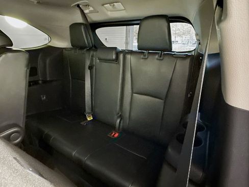 Used 2022 Toyota Highlander XLE image 26