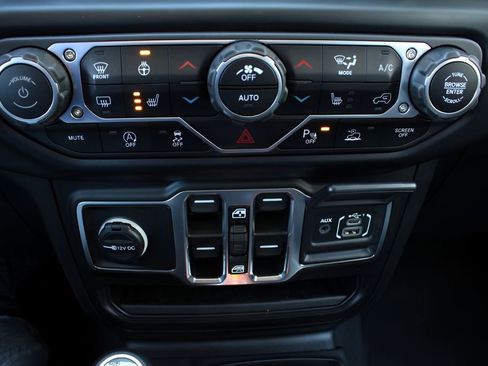 Certified 2023 Jeep Gladiator Willys image 24