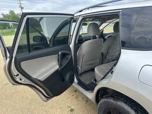 Used 2010 Toyota RAV4 4WD V6 w/ Tow Prep Pkg image 10