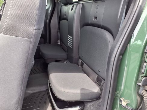 Used 2022 Nissan Frontier SV AWD/4WD image 8