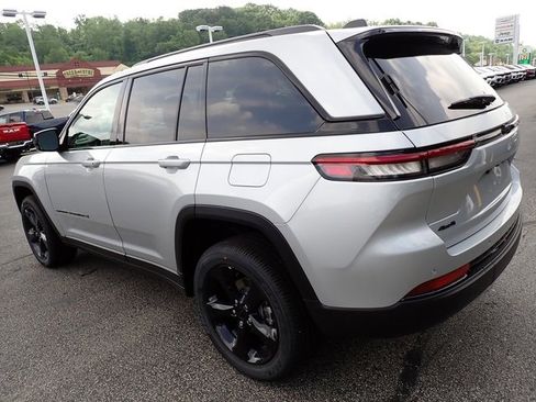 New 2025 Jeep Grand Cherokee Altitude image 3