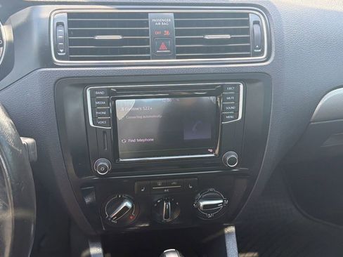 Used 2017 Volkswagen Jetta SE FWD image 24