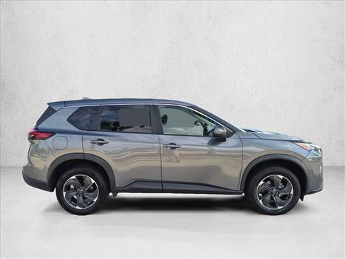 Used 2024 Nissan Rogue SV AWD/4WD image 4