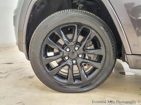 Used 2021 Jeep Grand Cherokee Laredo X AWD/4WD image 12