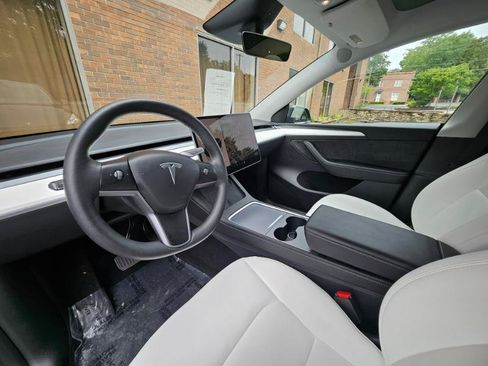 Used 2023 Tesla Model Y Long Range AWD/4WD image 40