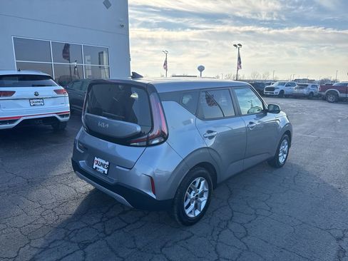 Used 2025 Kia Soul LX FWD image 9