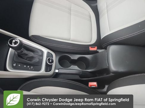 Used 2025 Hyundai Venue SEL FWD image 27