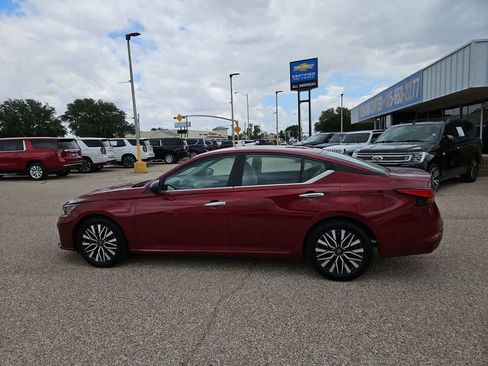 Used 2025 Nissan Altima 2.5 SV FWD image 5