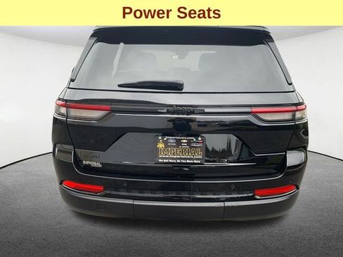 Used 2024 Jeep Grand Cherokee Altitude AWD/4WD image 12