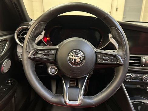 Used 2024 Alfa Romeo Giulia Veloce AWD/4WD image 17