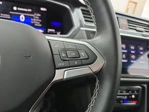 Certified 2022 Volkswagen Tiguan SE w/ Panoramic Sunroof Package image 18