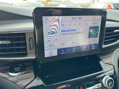 Used 2023 Ford Explorer Limited image 16