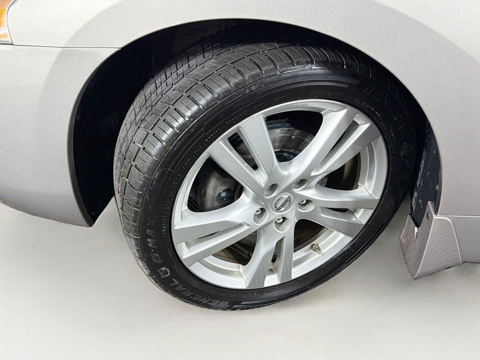 Used 2013 Nissan Altima 3.5 SL w/ Technology Pkg FWD image 38