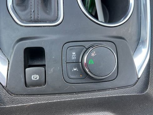 Used 2020 Chevrolet Traverse Premier FWD image 34