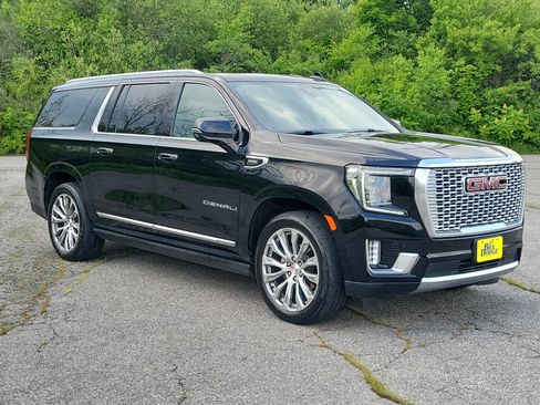 Used 2021 GMC Yukon XL Denali w/ Denali Premium Package AWD/4WD image 3
