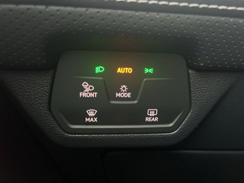 Used 2025 Volkswagen Atlas SE image 23