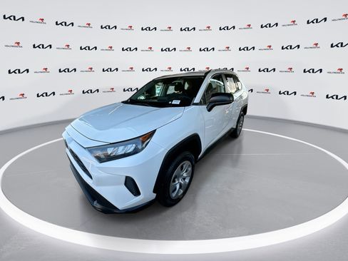 Used 2020 Toyota RAV4 LE image 4
