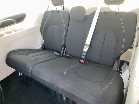 Used 2023 Chrysler Voyager LX FWD image 16