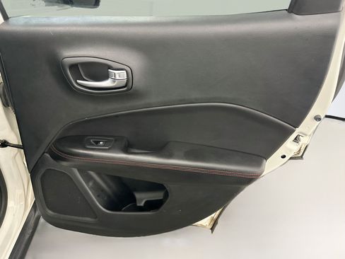 Used 2019 Jeep Compass Trailhawk w/ Cold Weather Group AWD/4WD image 32