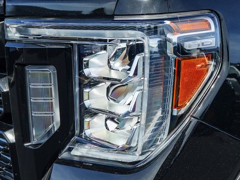 Used 2021 GMC Sierra 3500 Denali w/ Denali Black Diamond Edition image 25