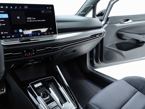 New 2026 Volkswagen Golf 2.0T Hatchback image 23