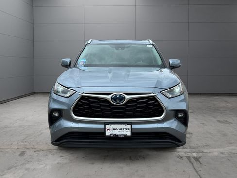 Used 2022 Toyota Highlander XLE AWD/4WD image 8