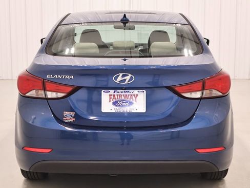 Used 2016 Hyundai Elantra SE w/ Option Group 02 FWD image 8