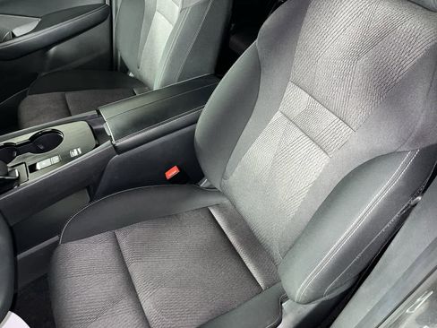 Used 2024 Nissan Rogue SV image 15