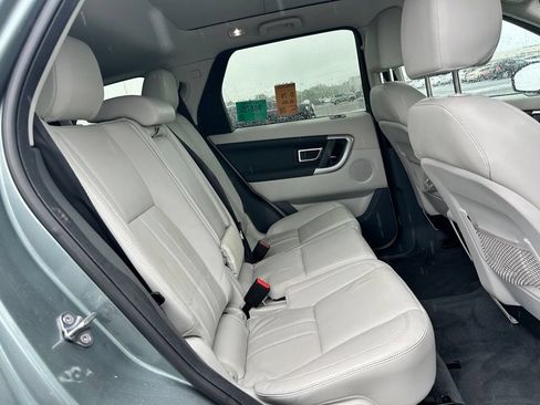 Used 2017 Land Rover Discovery Sport HSE AWD/4WD image 18