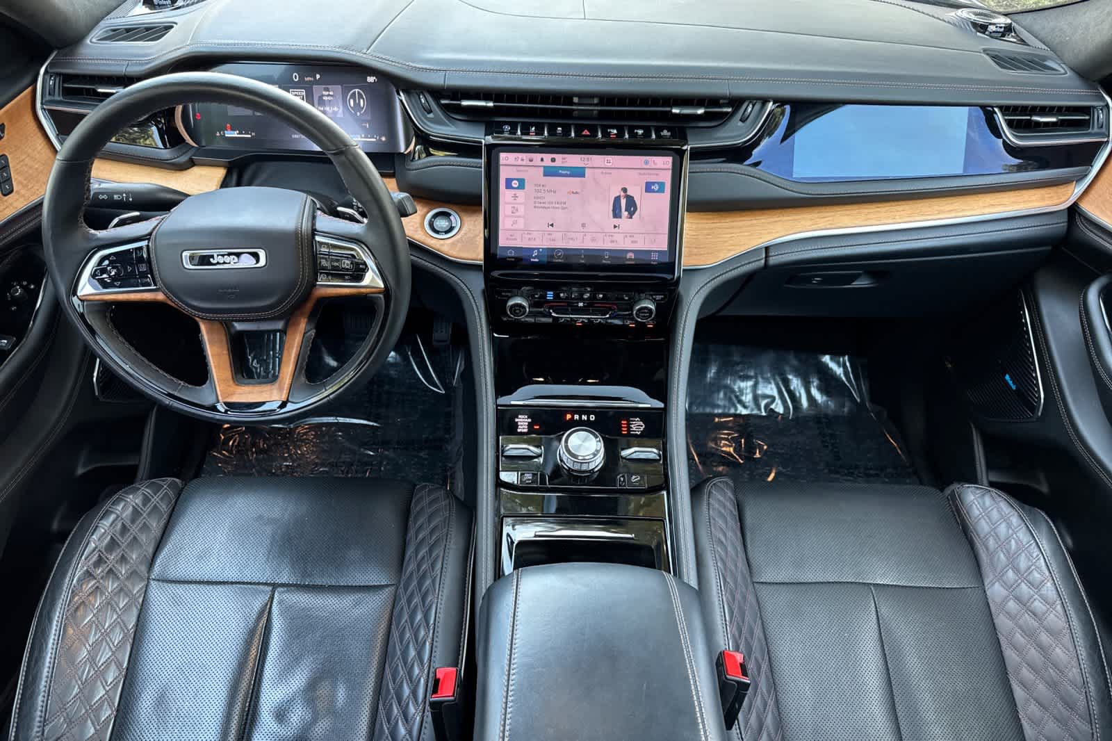 Used 2023 Jeep Grand Cherokee L Summit AWD/4WD image 3