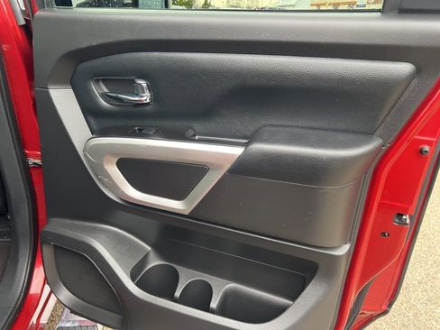 Used 2019 Nissan Titan SV w/ SV Convenience Package image 14