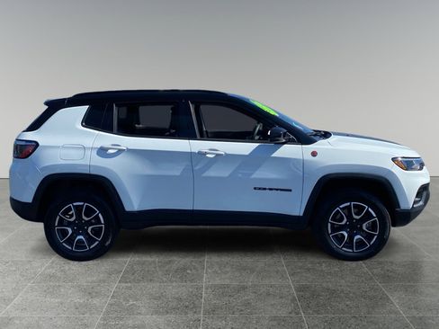 Used 2024 Jeep Compass Trailhawk AWD/4WD image 6