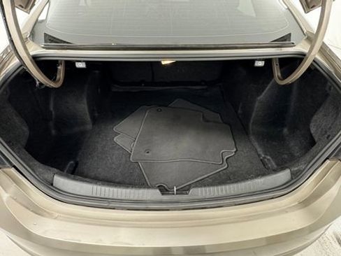 Used 2022 Chevrolet Malibu LT FWD image 15