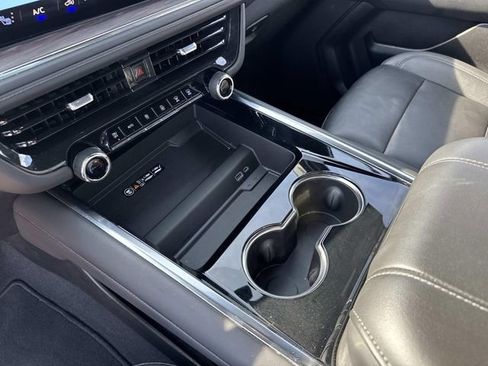 Used 2025 Chevrolet Suburban Z71 AWD/4WD image 50
