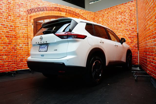 Certified 2025 Nissan Rogue SV AWD/4WD image 8