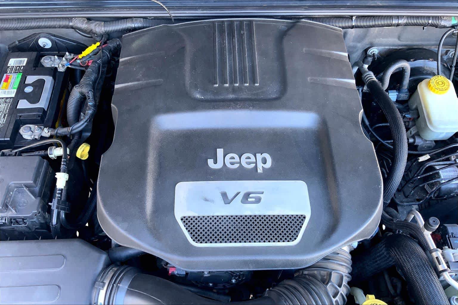 Used 2012 Jeep Wrangler Unlimited Sahara w/ Connectivity Group AWD/4WD image 29