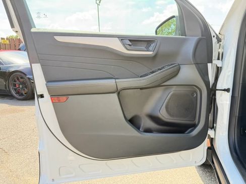 Used 2022 Ford Escape SE w/ SE Sport Appearance Package AWD/4WD image 10