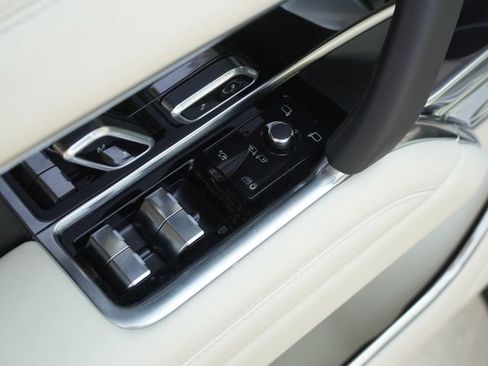 Used 2025 Land Rover Range Rover SE AWD/4WD image 20