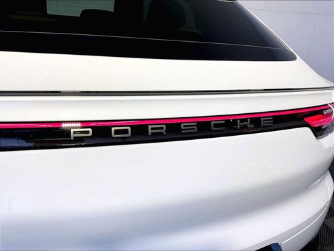 Certified 2023 Porsche Cayenne Coupe AWD/4WD image 35